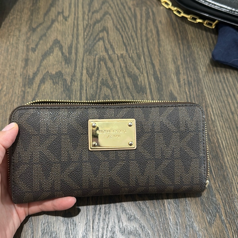 Michael kors wallet